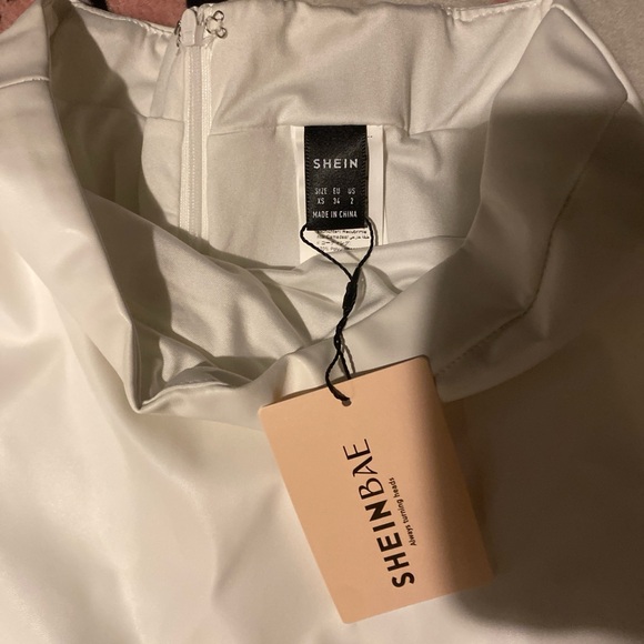 White skirt - Picture 3 of 3